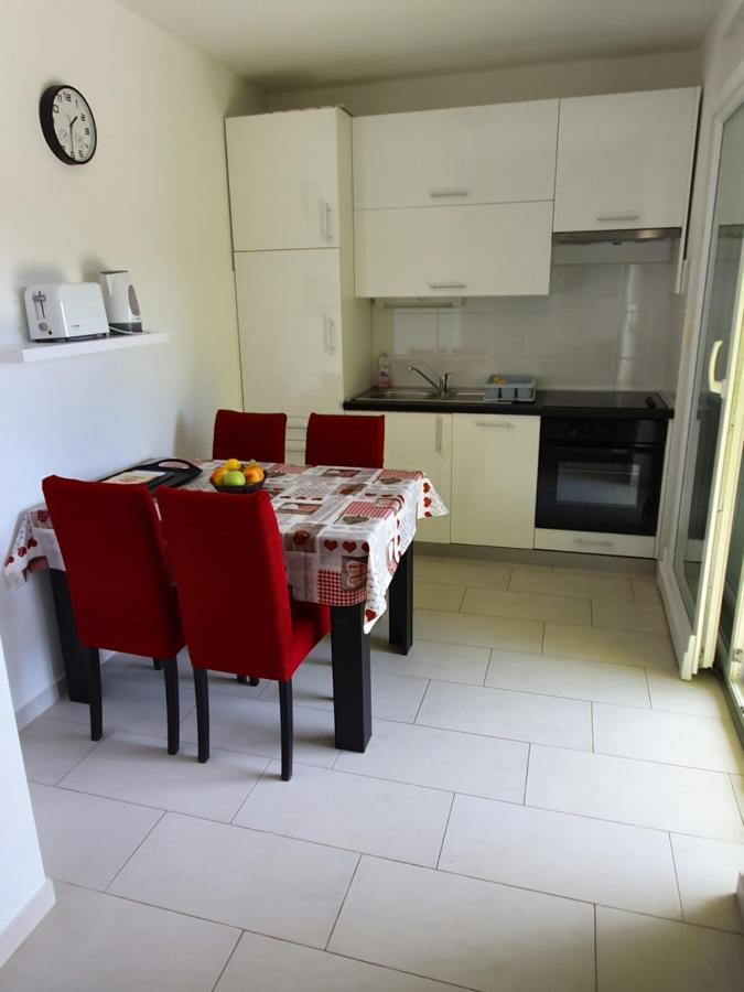 Apartmani Matko Nin Exterior photo