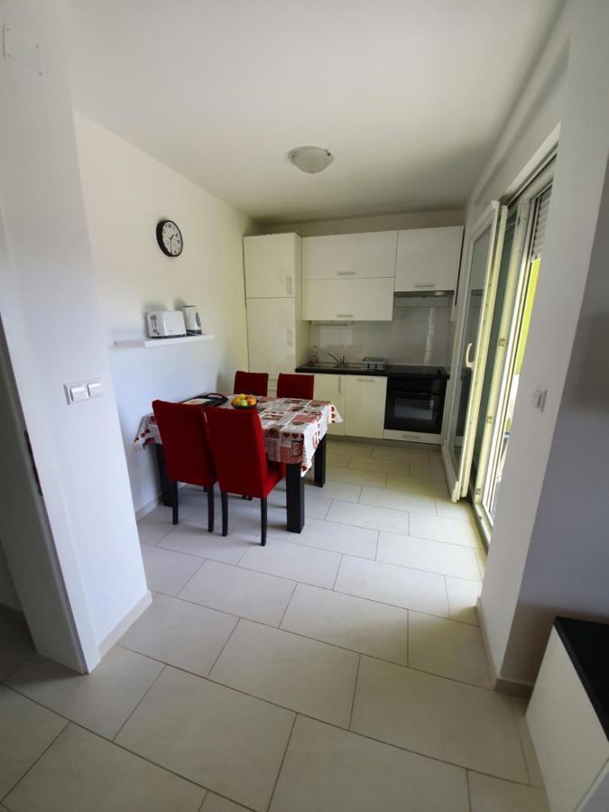 Apartmani Matko Nin Exterior photo