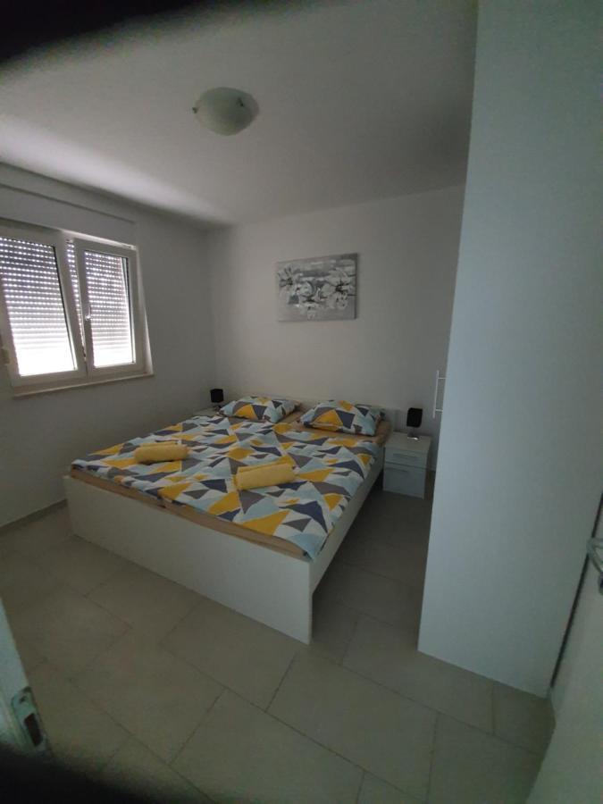 Apartmani Matko Nin Exterior photo