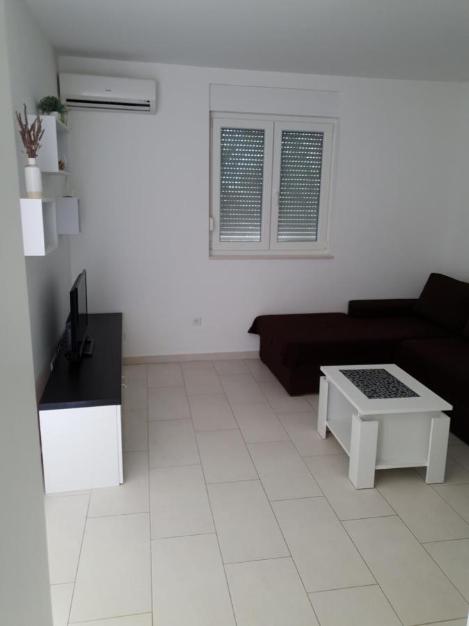Apartmani Matko Nin Exterior photo