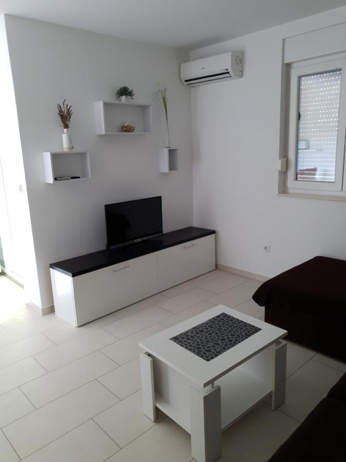 Apartmani Matko Nin Exterior photo
