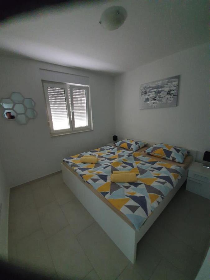 Apartmani Matko Nin Exterior photo