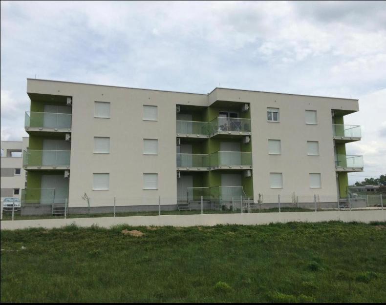 Apartmani Matko Nin Exterior photo