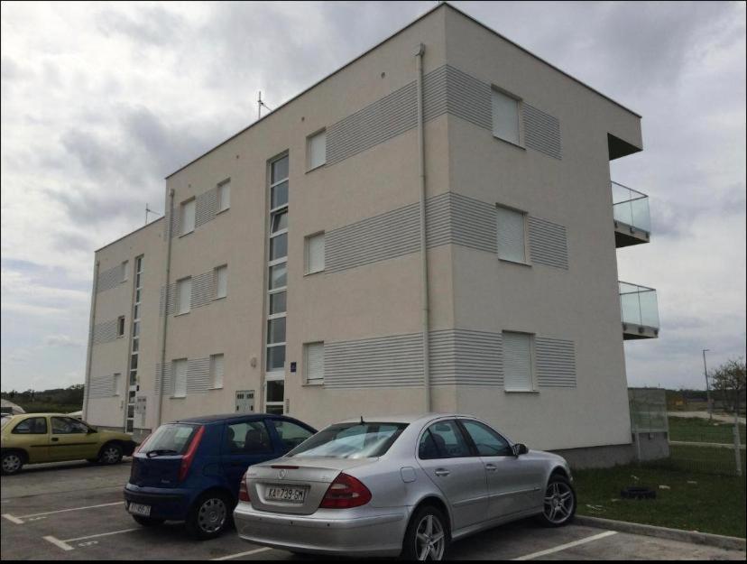 Apartmani Matko Nin Exterior photo
